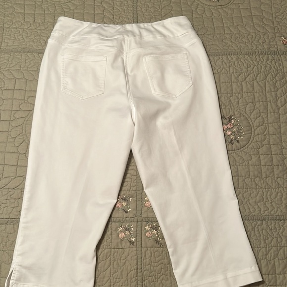 White capris size 14 - Picture 3 of 3